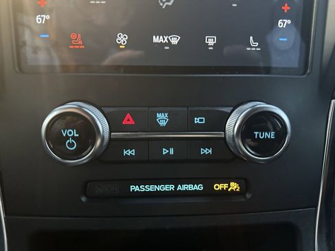 Used 2024 Ford Edge Titanium image 30