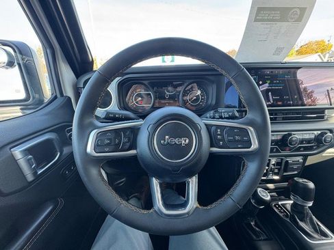 Used 2024 Jeep Wrangler Unlimited Sahara image 12