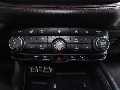 Used 2025 Dodge Durango R/T AWD/4WD image 15