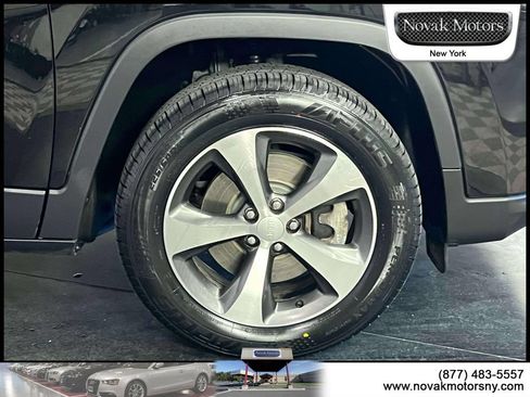 Used 2022 Jeep Cherokee Limited w/ Mopar Interior Package AWD/4WD image 9