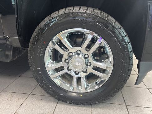 Used 2018 Chevrolet Silverado 2500 High Country w/ Duramax Plus Package image 10