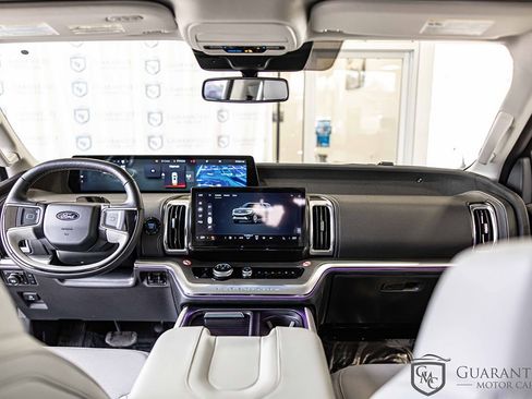 Used 2025 Ford Expedition Platinum image 37