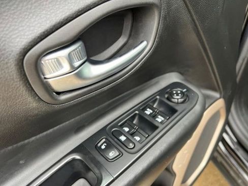 Used 2016 Jeep Renegade Limited w/ Trailer Tow Group image 11