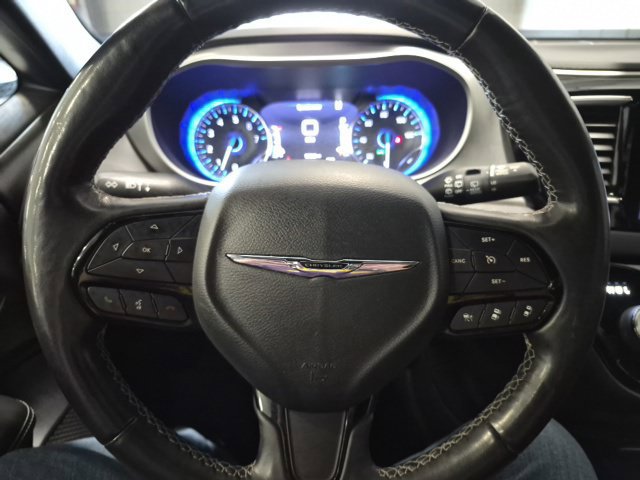 Used 2020 Chrysler Pacifica Touring-L AWD/4WD image 13