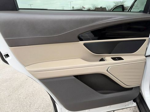 Used 2025 Lincoln Nautilus Premier image 31