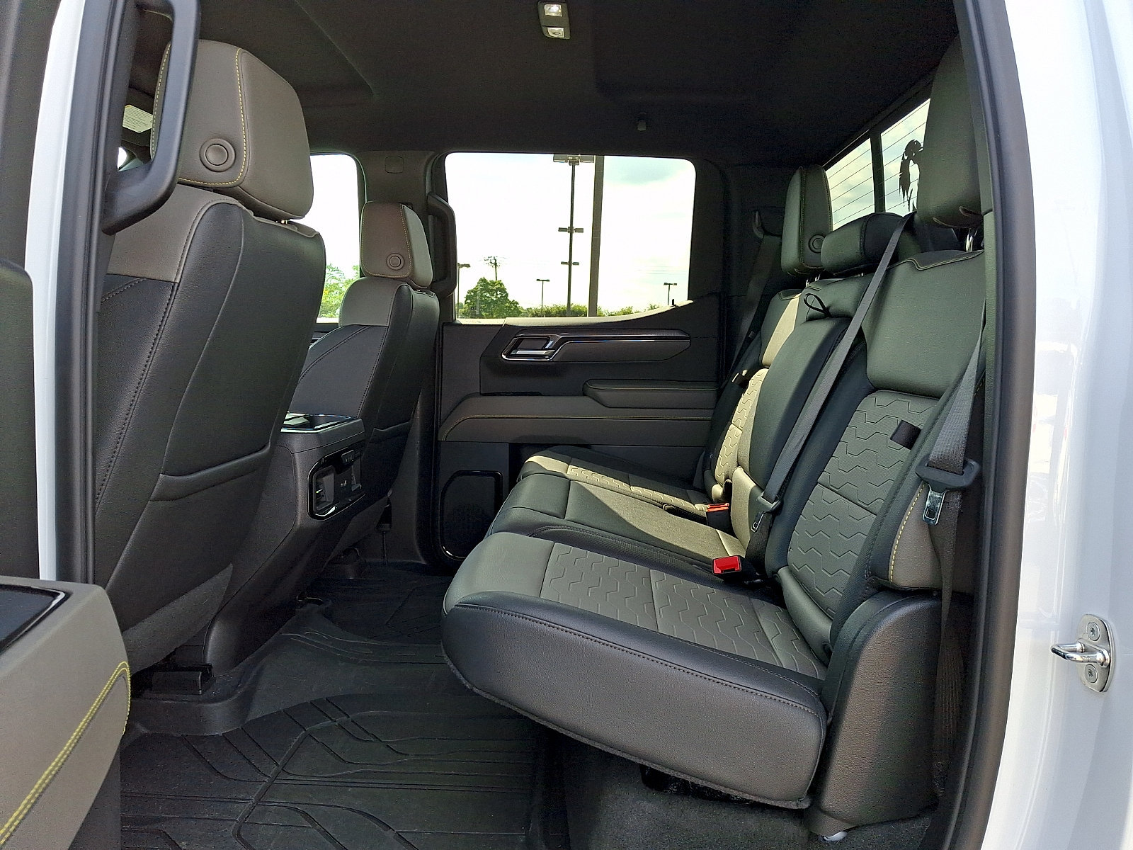 Used 2024 Chevrolet Silverado 1500 ZR2 w/ Technology Package AWD/4WD image 10