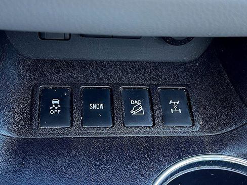 Used 2017 Toyota Highlander Limited image 32