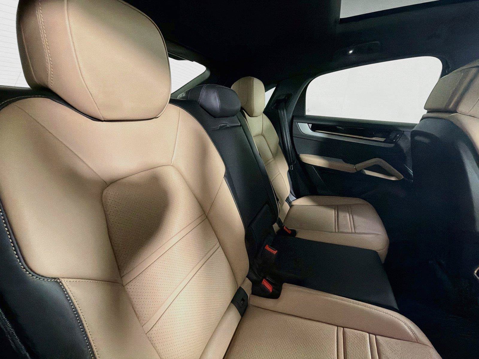 Certified 2025 Porsche Cayenne Coupe AWD/4WD image 27