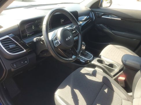 Used 2025 Kia Seltos S FWD image 10