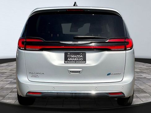 Used 2023 Chrysler Pacifica Touring-L FWD image 6