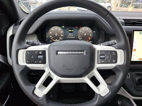 Certified 2025 Land Rover Defender 110 S AWD/4WD image 20
