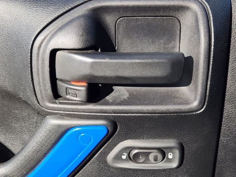 Used 2016 Jeep Wrangler Unlimited Sahara image 27