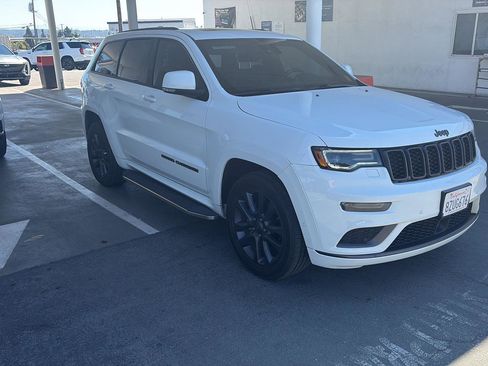 Used 2018 Jeep Grand Cherokee High Altitude image 3