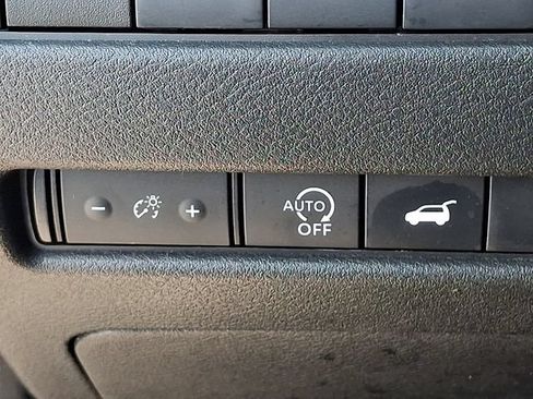 Used 2025 Nissan Rogue SV AWD/4WD image 24