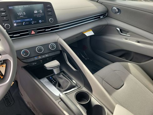 New 2026 Hyundai Elantra SE image 14