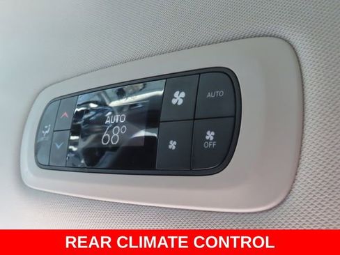 Used 2024 Chrysler Pacifica Touring-L FWD image 27