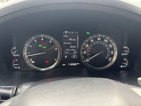 Used 2017 Lexus LX 570 4WD w/ Luxury Package image 21