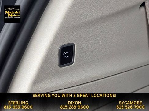 Used 2024 Chrysler Pacifica Touring-L image 29