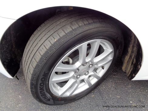 Used 2013 Chevrolet Sonic LT w/ Wheels and Fog Lamp Package FWD image 6