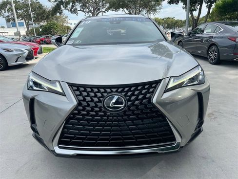 Used 2019 Lexus UX 200 image 2