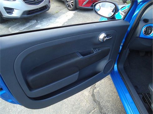 Used 2017 FIAT 500 Pop image 10