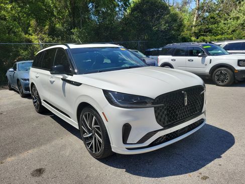 Used 2025 Lincoln Aviator Black Label w/ Jet Appearance Package image 3