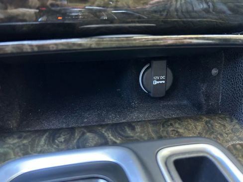 Used 2015 Chrysler 300 C image 47