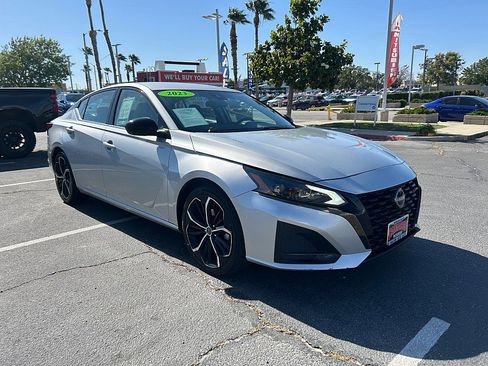 Used 2023 Nissan Altima 2.5 SR FWD image 1
