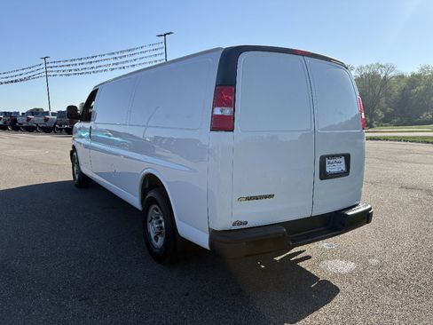 Used 2020 Chevrolet Express 3500 Extended w/ Driver Convenience Package RWD image 3