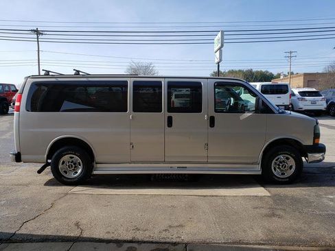Used 2009 GMC Savana 3500 Extended Passenger w/ LT Preferred Equipment Group image 7