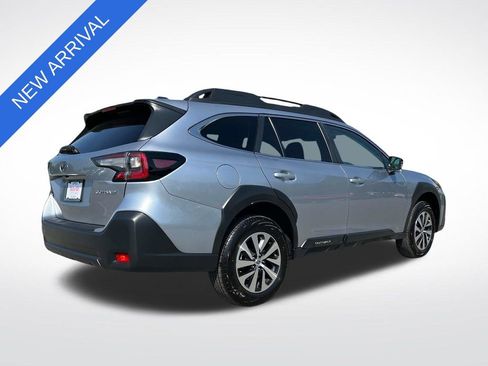 Used 2025 Subaru Outback Premium w/ Popular Package #1A AWD/4WD image 3
