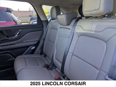 New 2025 Lincoln Corsair Reserve image 12