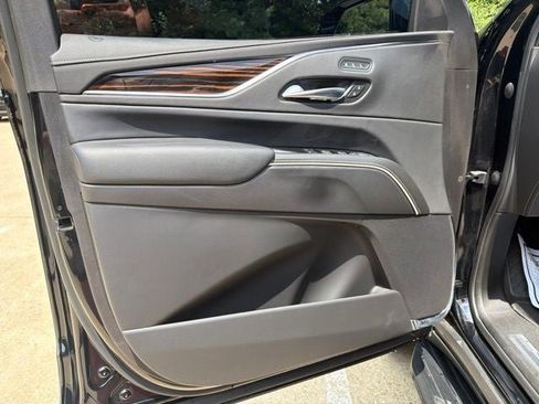 Used 2023 Cadillac Escalade Premium Luxury AWD/4WD image 7