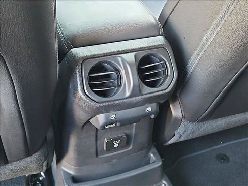 Used 2018 Jeep Wrangler Unlimited Sahara AWD/4WD image 17
