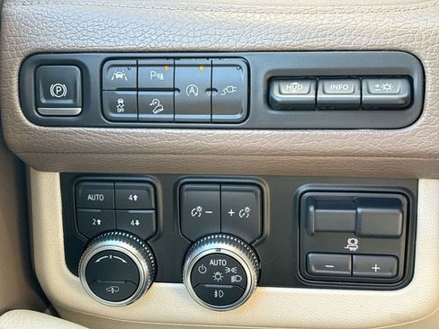 Used 2021 GMC Yukon Denali w/ Denali Ultimate Package image 35