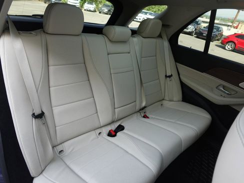 Used 2024 Mercedes-Benz GLE 350 4MATIC w/ AMG Line Exterior image 18