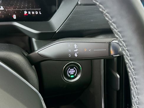 Used 2025 GMC Acadia Elevation image 24