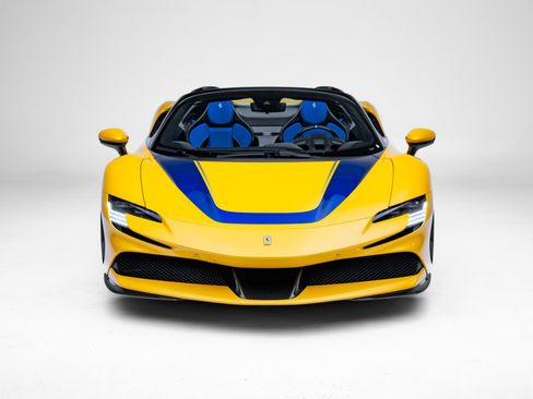 Used 2023 Ferrari SF90 Spider image 3