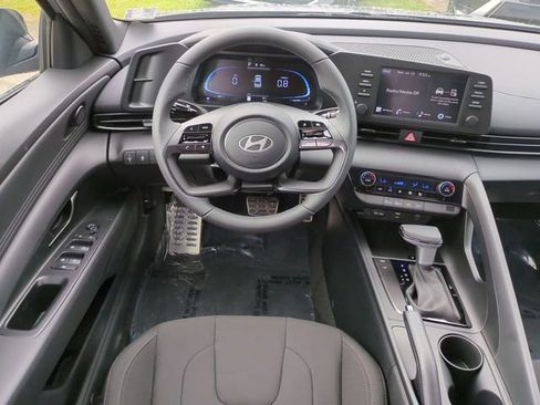New 2025 Hyundai Elantra SEL FWD image 15