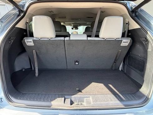 Used 2020 Toyota Highlander XLE FWD image 18