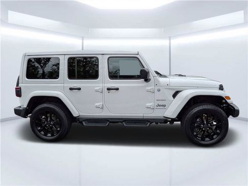 Used 2024 Jeep Wrangler Unlimited Sahara AWD/4WD image 2