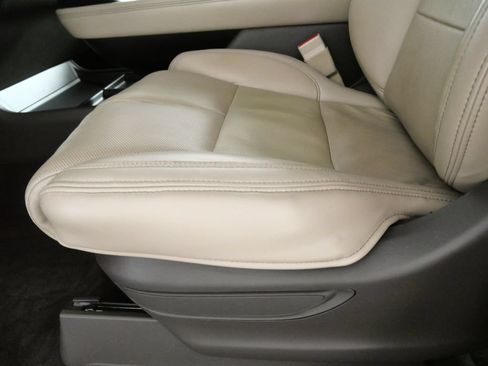 Certified 2023 Lincoln Navigator Reserve AWD/4WD image 16