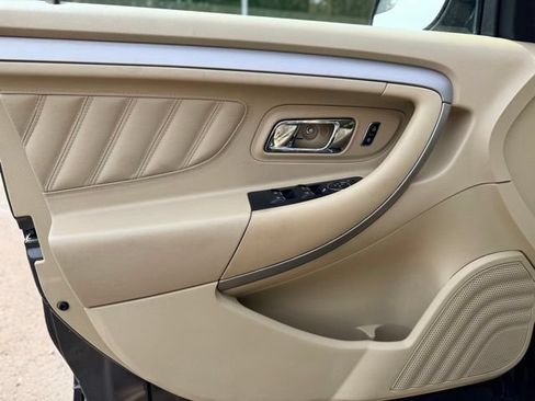 Used 2018 Ford Taurus SE FWD image 15