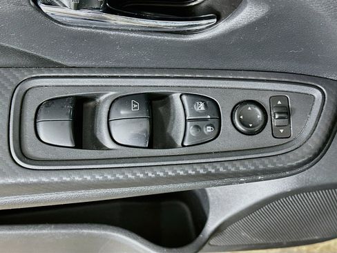 Used 2020 Nissan Versa SV FWD image 15