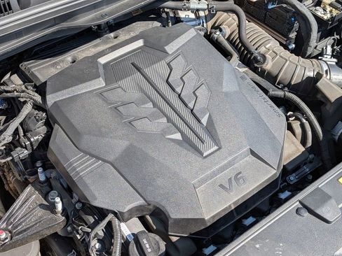 Used 2024 Kia Carnival LX image 12