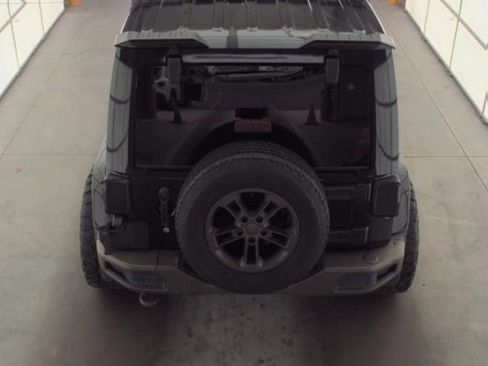 Used 2017 Jeep Wrangler Unlimited Sahara AWD/4WD image 5