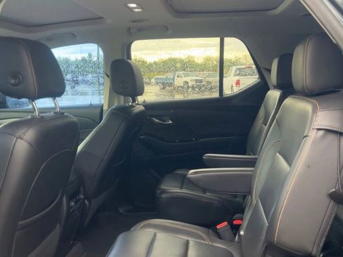 Used 2020 Chevrolet Traverse LT w/ LT Premium Package AWD/4WD image 4