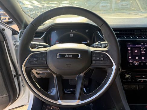 Certified 2025 Jeep Grand Cherokee L Laredo RWD image 17