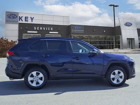 Used 2021 Toyota RAV4 XLE w/ Convenience Package AWD/4WD image 4