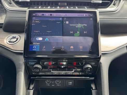 Used 2024 Jeep Grand Cherokee Limited w/ Black Appearance Package image 24